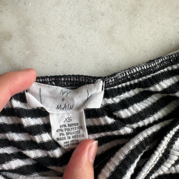 Tillys striped off the shoulder size XS - Picture 2 of 2